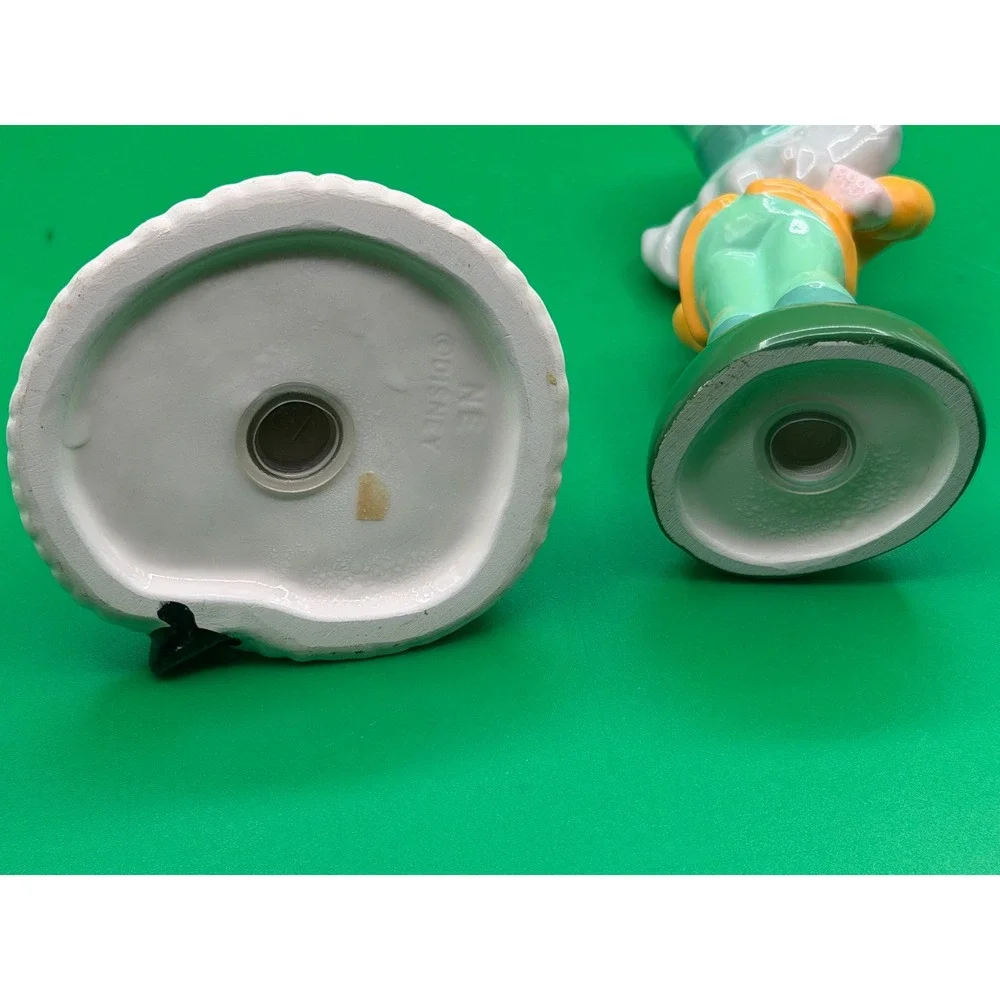 NE Disney Alice in Wonderland Mad Hatter Salt and Pepper Shakers Set VTG